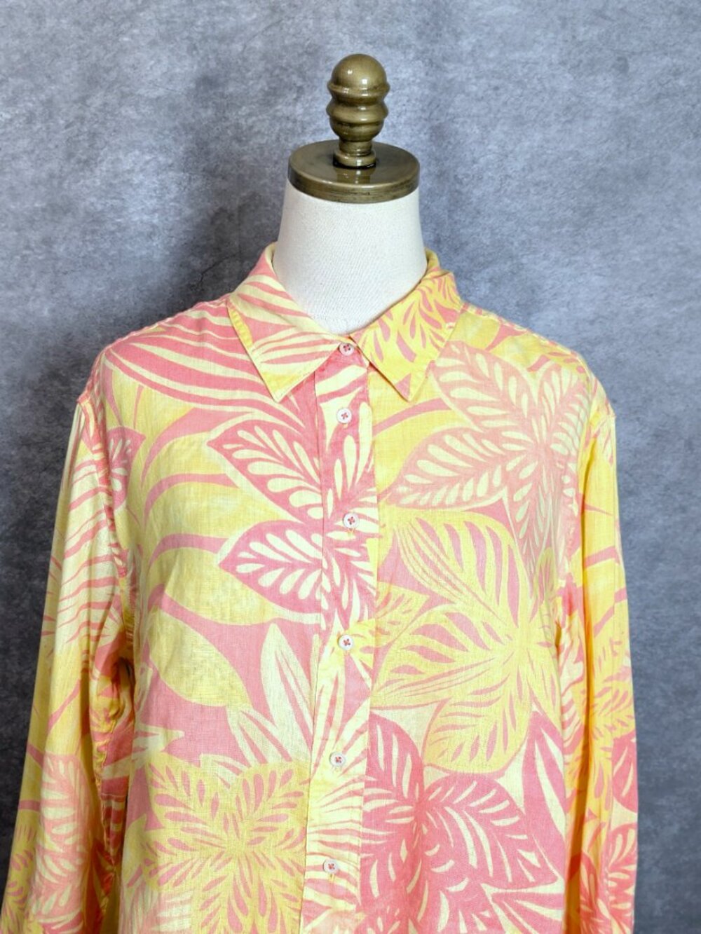 Talbots Linen Button Down Shirt M Coral Sand Yellow Botanical Resort Blouse - Picture 3 of 7